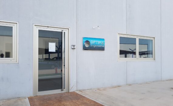 Entrada a instalaciones